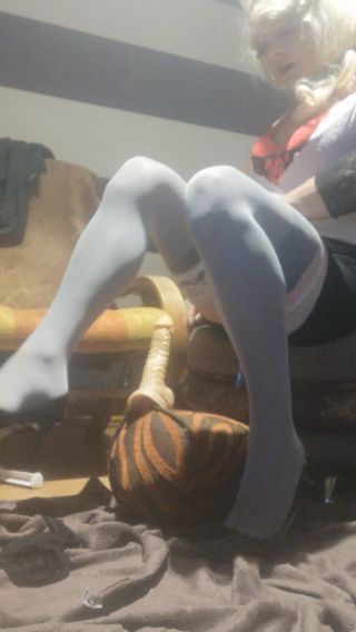 Ostra suczka ujezdzam dildo ostro