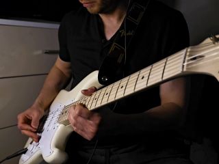 🎸