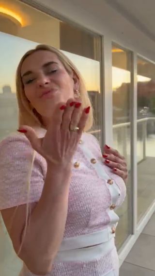 c7006e11-a9da-4ae3-9752-c0eaef738e8a.mp4