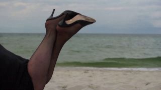 Klapki na plaży.mp4